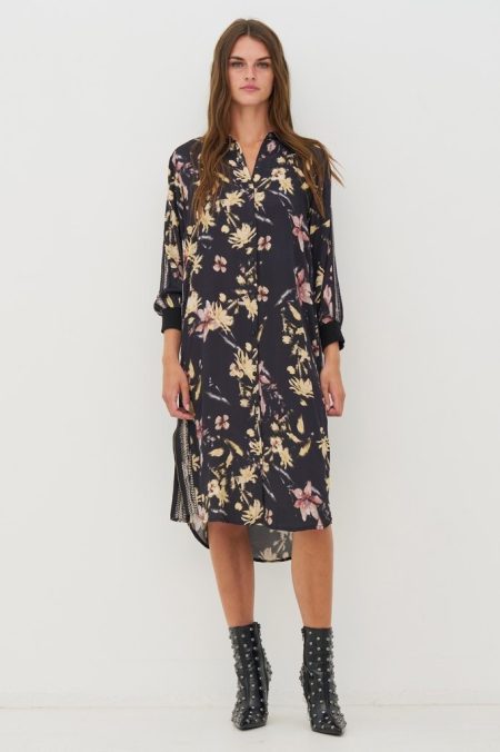 874623000000 NÜ Kjole hos NINNA i Næstved og Ringsted