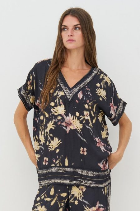 874646000000 NÜ Bluse hos NINNA i Næstved og Ringsted